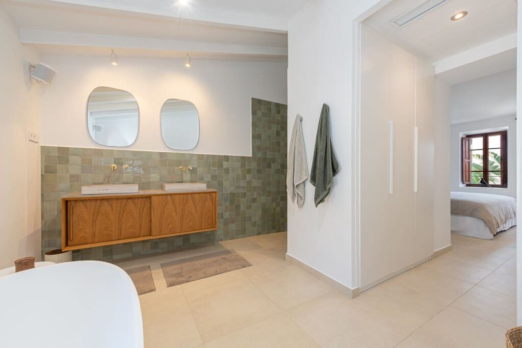 3 bedroom Townhouse for sale in Alcudia - € 1,190,000 (Ref: 9711113)