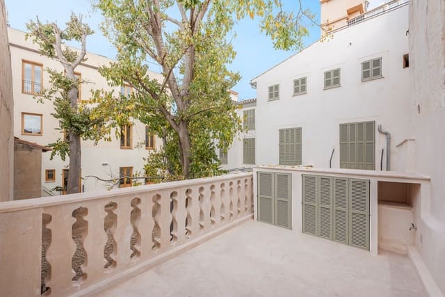 2 bedroom Apartment for sale in Palma de Mallorca - € 1,950,000 (Ref: 9714535)