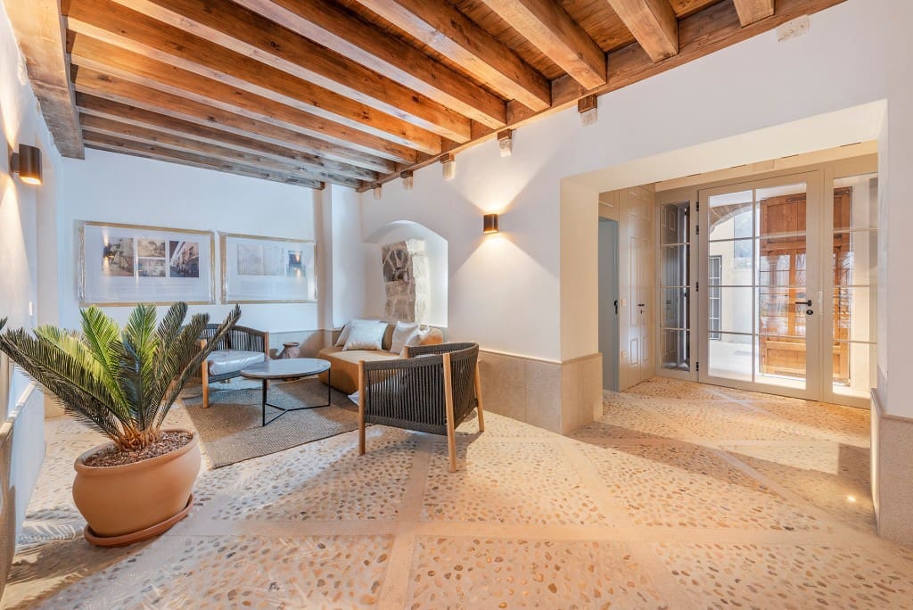 2 bedroom Apartment for sale in Palma de Mallorca - € 1,950,000 (Ref: 9714535)