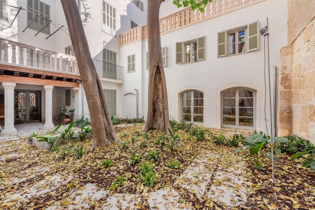 2 bedroom Apartment for sale in Palma de Mallorca - € 1,950,000 (Ref: 9714535)