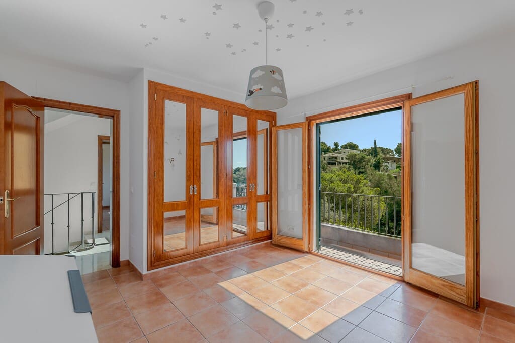 4 bedroom Semi-detached Villa for sale in Portals Nous - € 1,275,000 (Ref: 9731753)