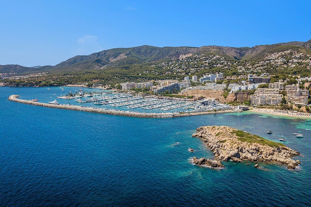 4 bedroom Semi-detached Villa for sale in Portals Nous - € 1,275,000 (Ref: 9731753)