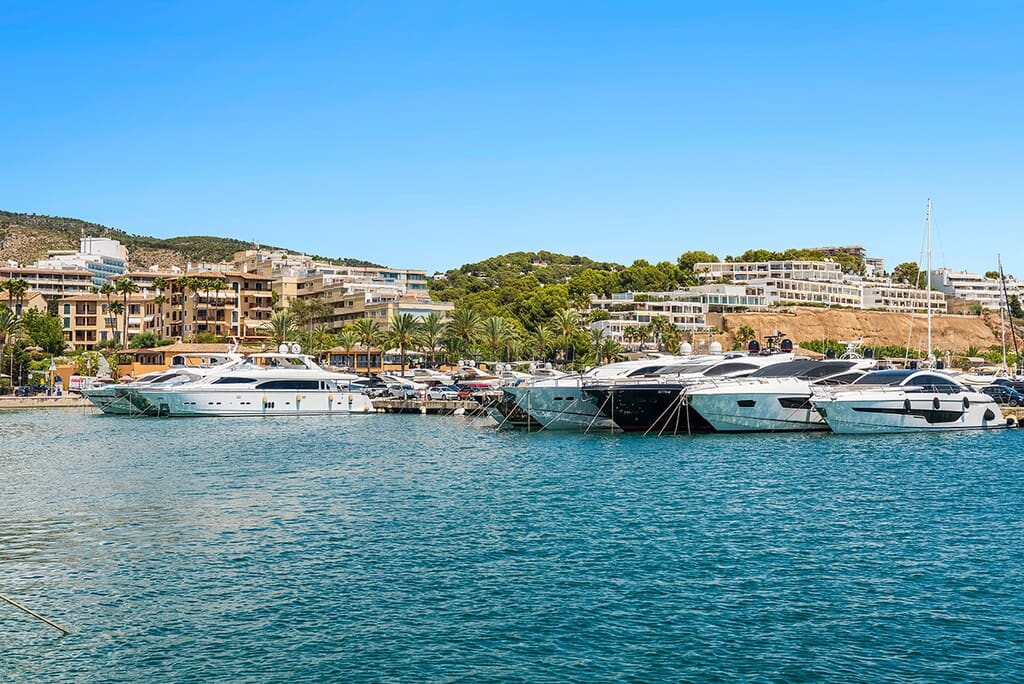 4 bedroom Semi-detached Villa for sale in Portals Nous - € 1,275,000 (Ref: 9731753)