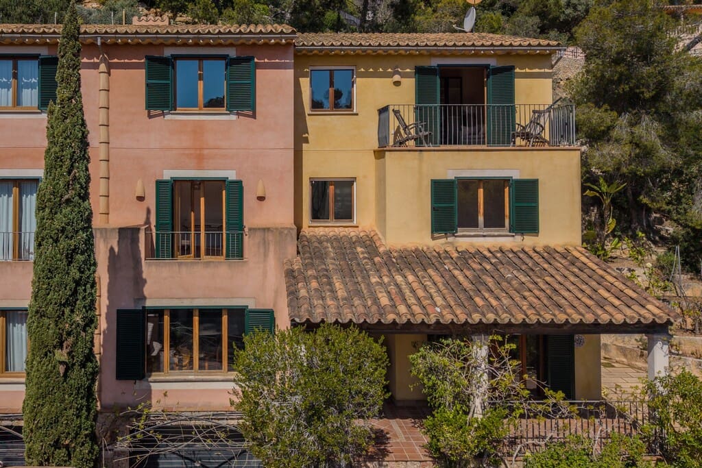 4 bedroom Semi-detached Villa for sale in Portals Nous - € 1,275,000 (Ref: 9731753)