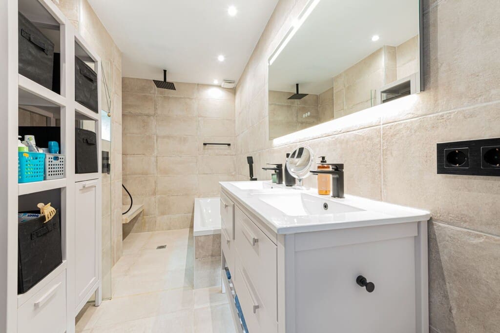 2 bedroom Apartment for sale in Pollensa / Pollenca with pool - € 815,000 (Ref: 9738329)