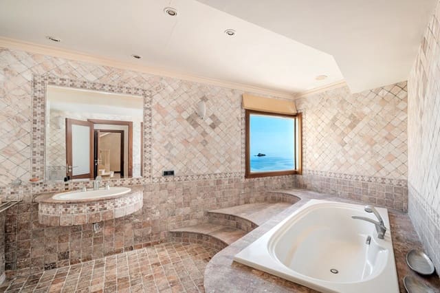 5 soveværelse Villa til salg i El Toro / Port Adriano, Calvià med swimmingpool - € 7.500.000 (Ref: 9780271)