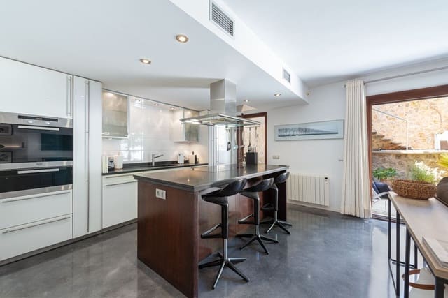 2 soveværelse Byhus til salg i Pollensa / Pollença med swimmingpool - € 775.000 (Ref: 9780272)