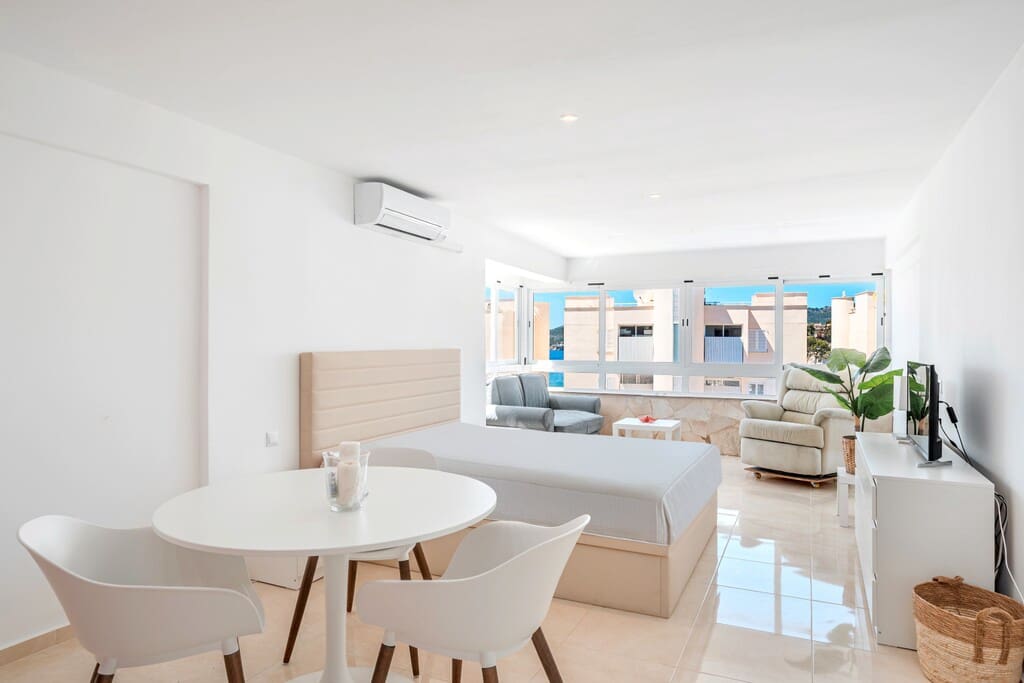 Estudio en Santa Ponsa en venta con piscina - 295.000 € (Ref: 9805270)