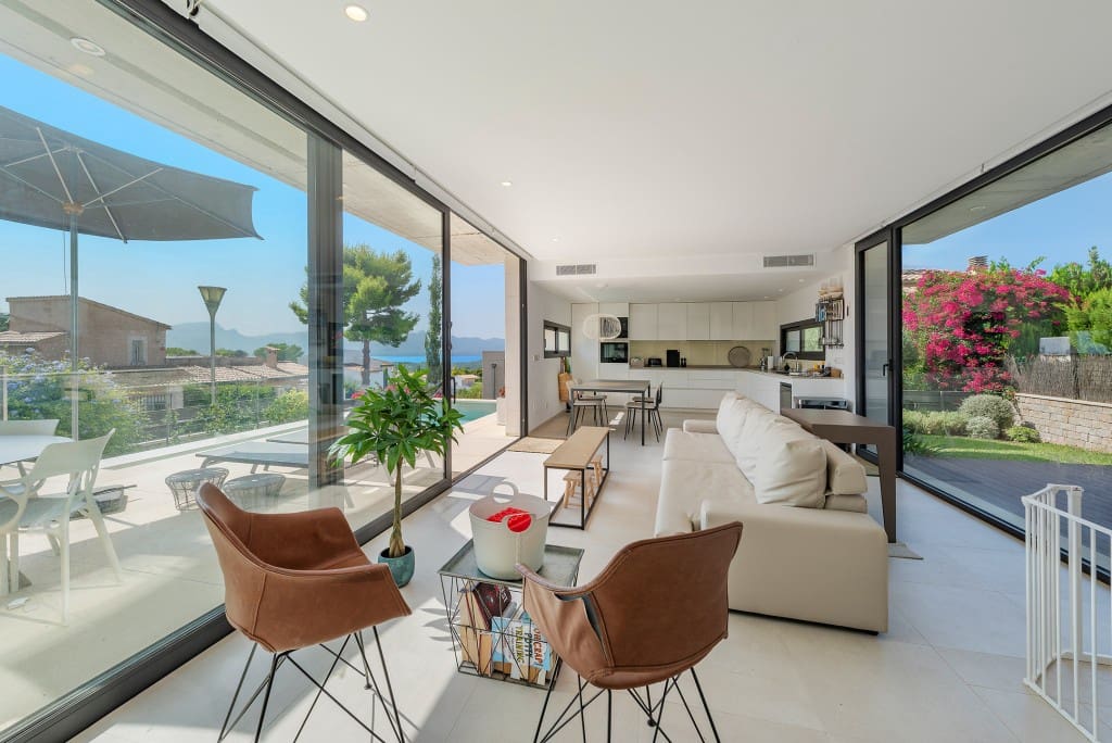 4 bedroom Villa for sale in Mal Pas-Bon Aire with pool - € 1,850,000 (Ref: 9839023)