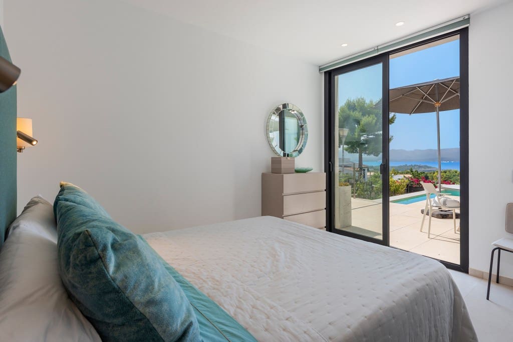 4 bedroom Villa for sale in Mal Pas-Bon Aire with pool - € 1,850,000 (Ref: 9839023)