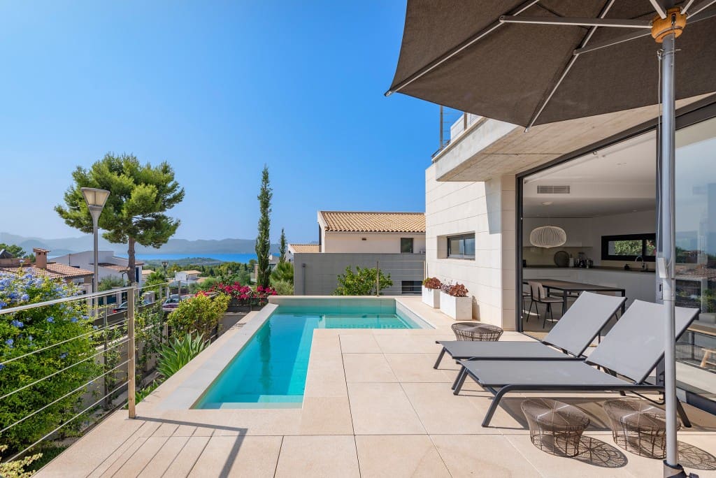 4 bedroom Villa for sale in Mal Pas-Bon Aire with pool - € 1,850,000 (Ref: 9839023)