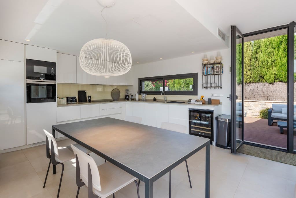 4 bedroom Villa for sale in Mal Pas-Bon Aire with pool - € 1,850,000 (Ref: 9839023)