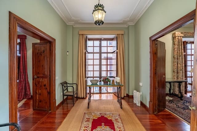 7 soveværelse Byhus til salg i Palma de Mallorca med garage - € 4.620.000 (Ref: 9849157)