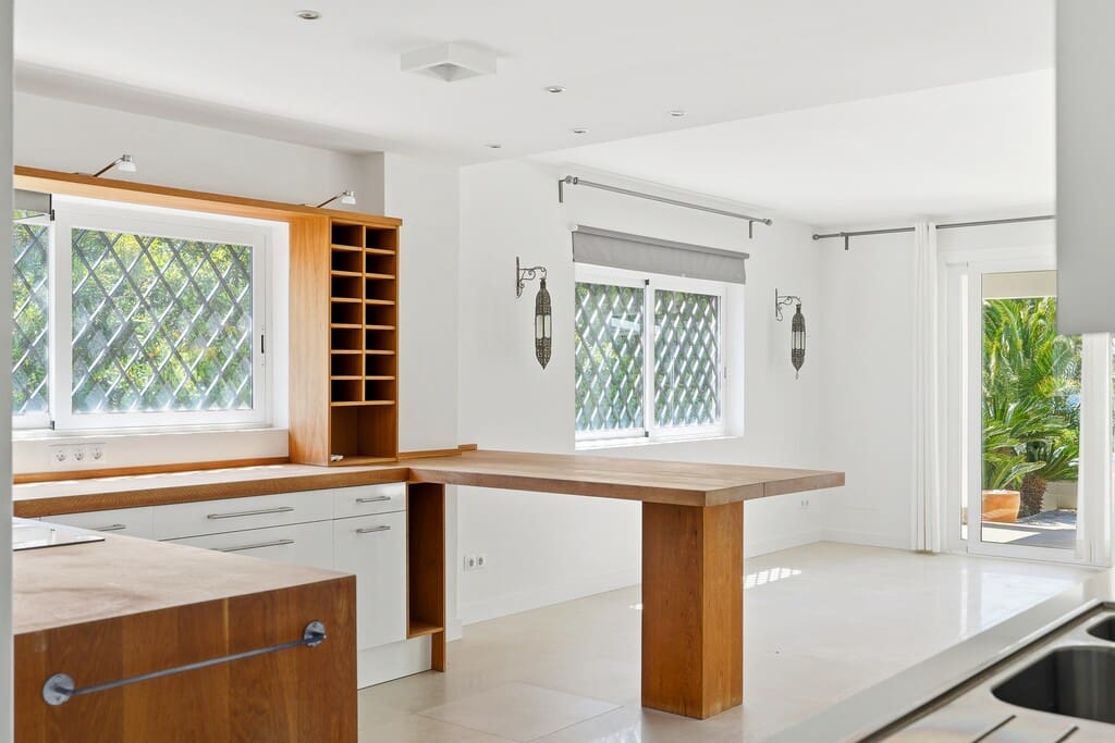 6 bedroom Villa for sale in Costa d'en Blanes with pool garage - € 3,200,000 (Ref: 9868380)