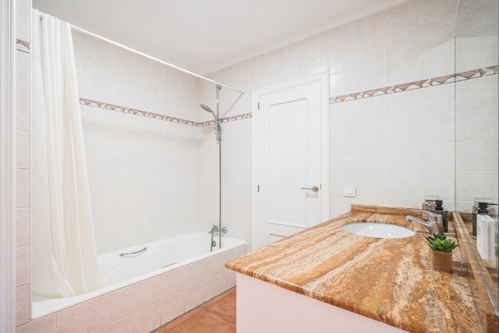 4 sypialnia Dom na sprzedaż w Consell z garażem - 850 000 € (Ref: 9875799)