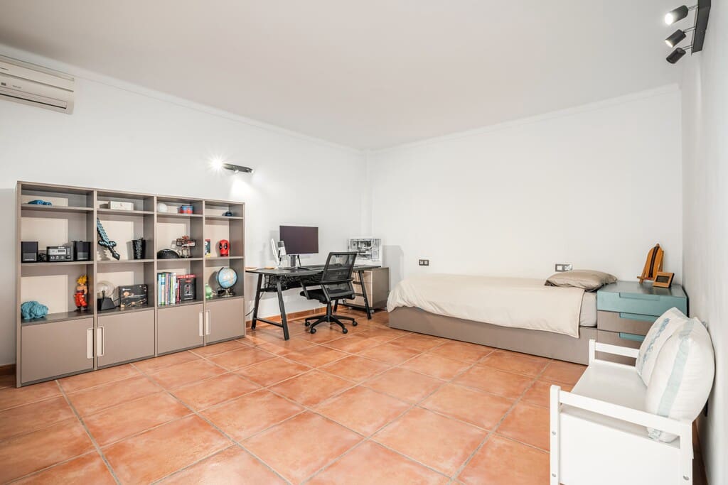 4 sypialnia Dom na sprzedaż w Consell z garażem - 850 000 € (Ref: 9875799)