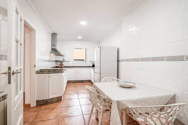 4 sypialnia Dom na sprzedaż w Consell z garażem - 850 000 € (Ref: 9875799)