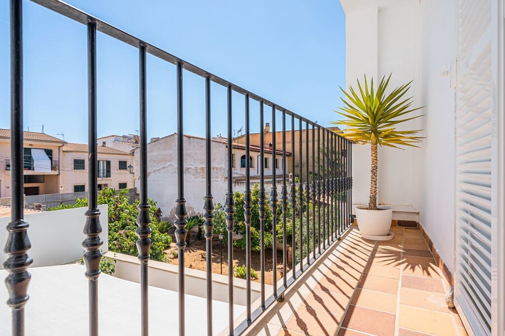 4 sypialnia Dom na sprzedaż w Consell z garażem - 850 000 € (Ref: 9875799)