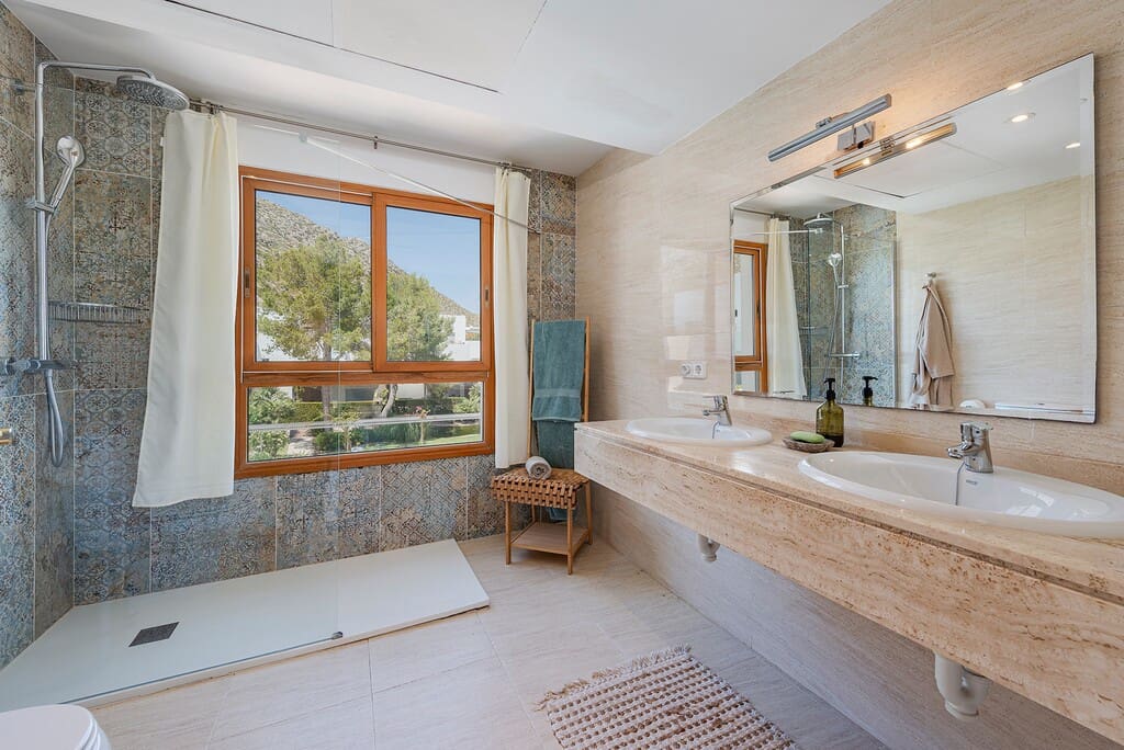 Casa de 4 habitaciones en Pollensa / Pollença en venta con piscina garaje - 1.650.000 € (Ref: 9921863)