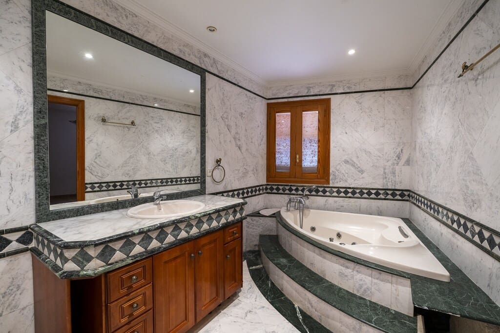 5 bedroom Villa for sale in Marratxi with pool - € 1,890,000 (Ref: 9935999)