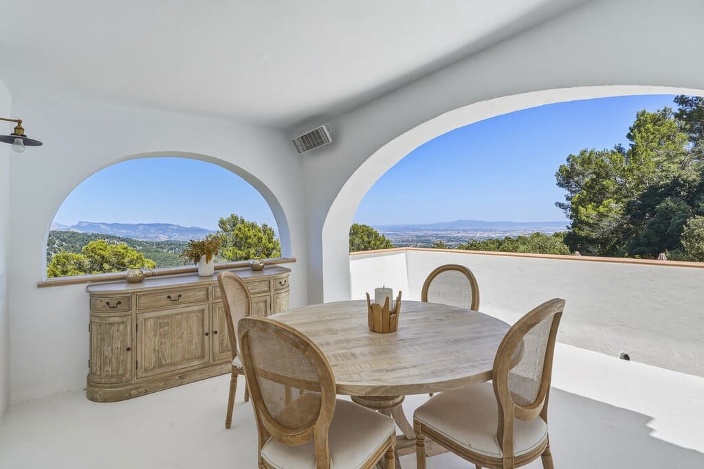 4 bedroom Villa for sale in Esporles with pool garage - € 1,499,000 (Ref: 9937648)