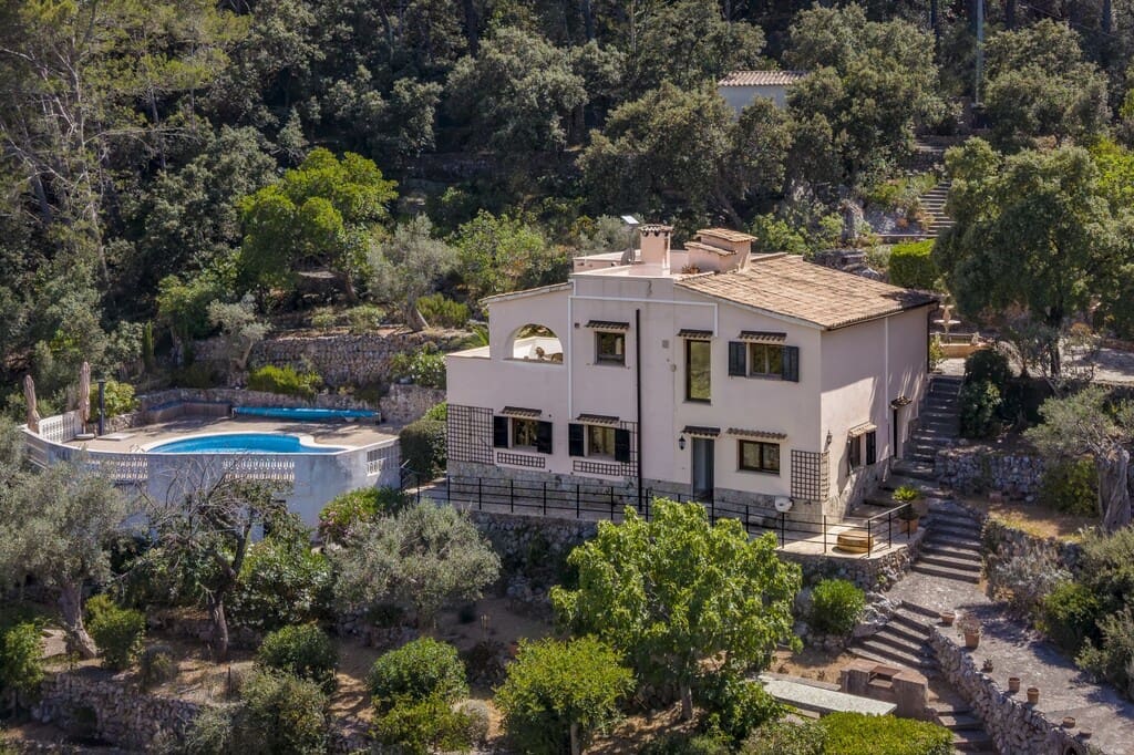 4 bedroom Villa for sale in Esporles with pool garage - € 1,499,000 (Ref: 9937648)