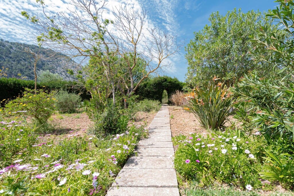 4 bedroom Finca/Country House for sale in Pollensa / Pollenca with pool - € 895,000 (Ref: 9957583)