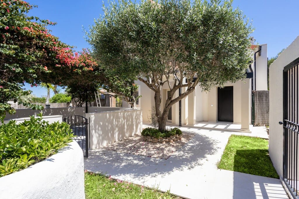 3 soverom Villa til salgs i Santa Ponsa med svømmebasseng garasje - € 2 300 000 (Ref: 9984497)