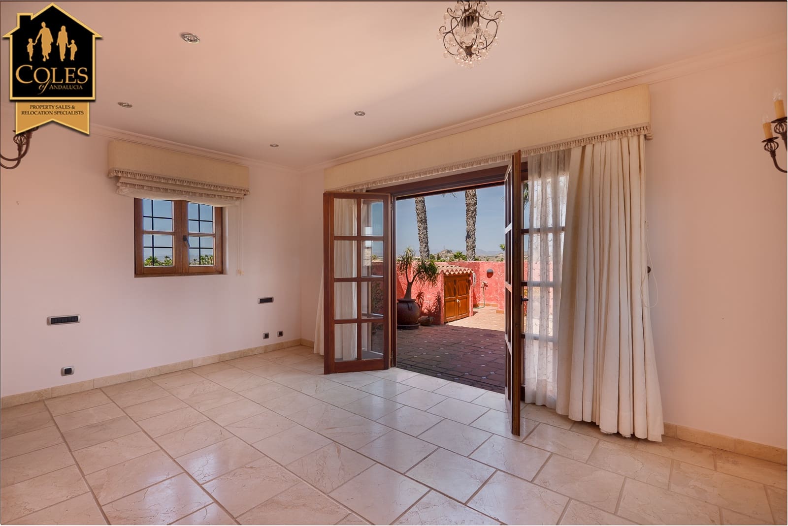 Chalet de 4 habitaciones en Desert Springs en venta con piscina garaje - 725.000 € (Ref: 10021446)