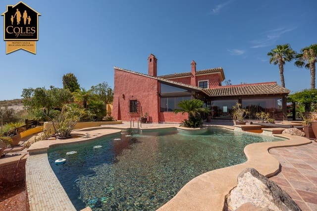 Chalet de 4 habitaciones en Desert Springs, Cuevas del Almanzora en venta con piscina garaje - 725.000 € (Ref: 10021446)