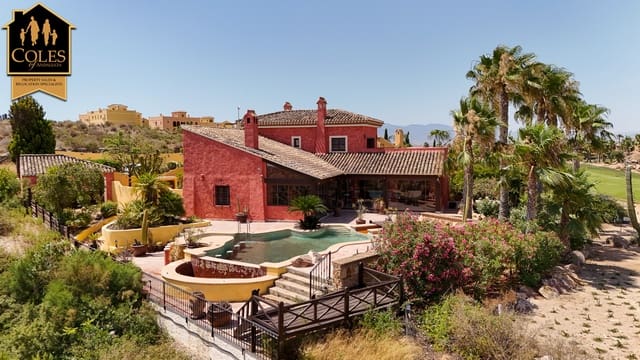 Chalet de 4 habitaciones en Desert Springs, Cuevas del Almanzora en venta con piscina garaje - 725.000 € (Ref: 10021446)