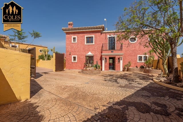 Chalet de 4 habitaciones en Desert Springs, Cuevas del Almanzora en venta con piscina garaje - 725.000 € (Ref: 10021446)