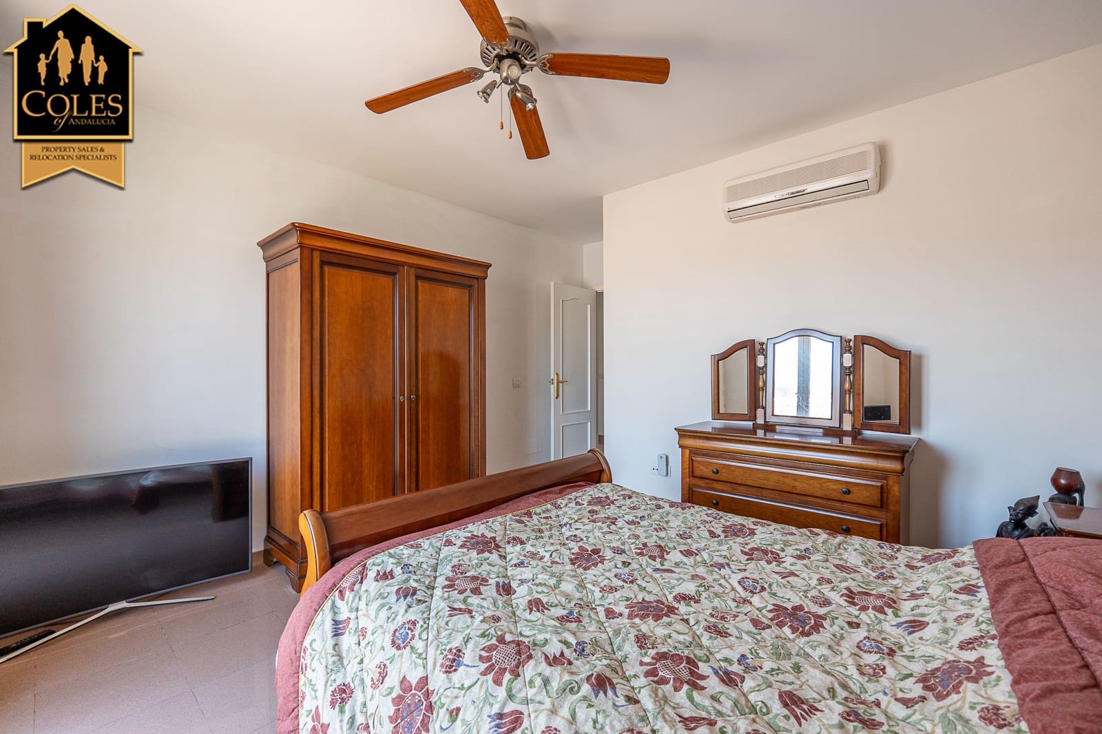 Chalet de 3 habitaciones en Arboleas en venta con piscina garaje - 325.000 € (Ref: 10023164)