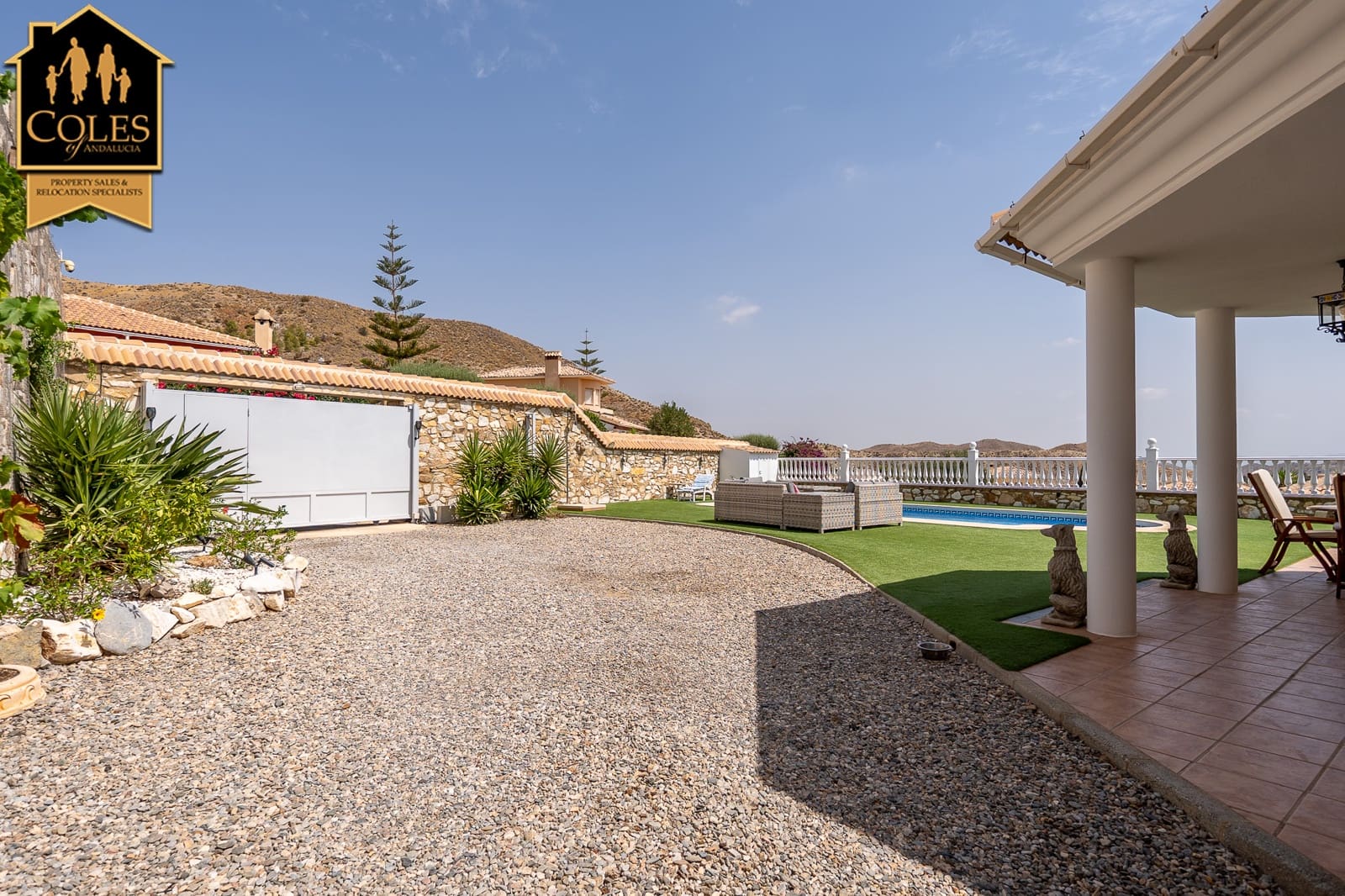 Chalet de 3 habitaciones en Arboleas en venta con piscina garaje - 325.000 € (Ref: 10023164)