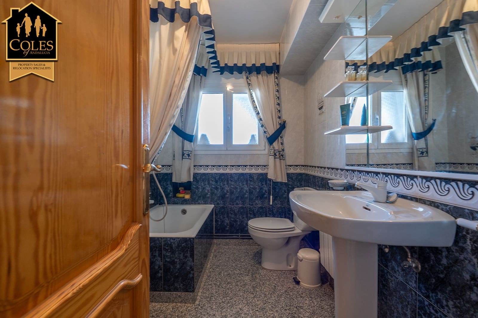 7 soverom Villa til salgs i Oria med garasje - € 499 000 (Ref: 10052156)