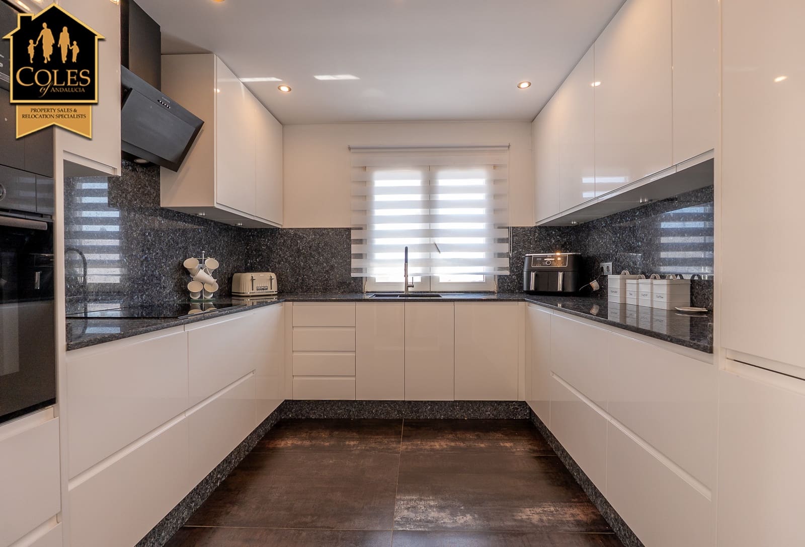 6 slaapkamer Villa te koop in Mojacar met garage - € 695.000 (Ref: 10098814)