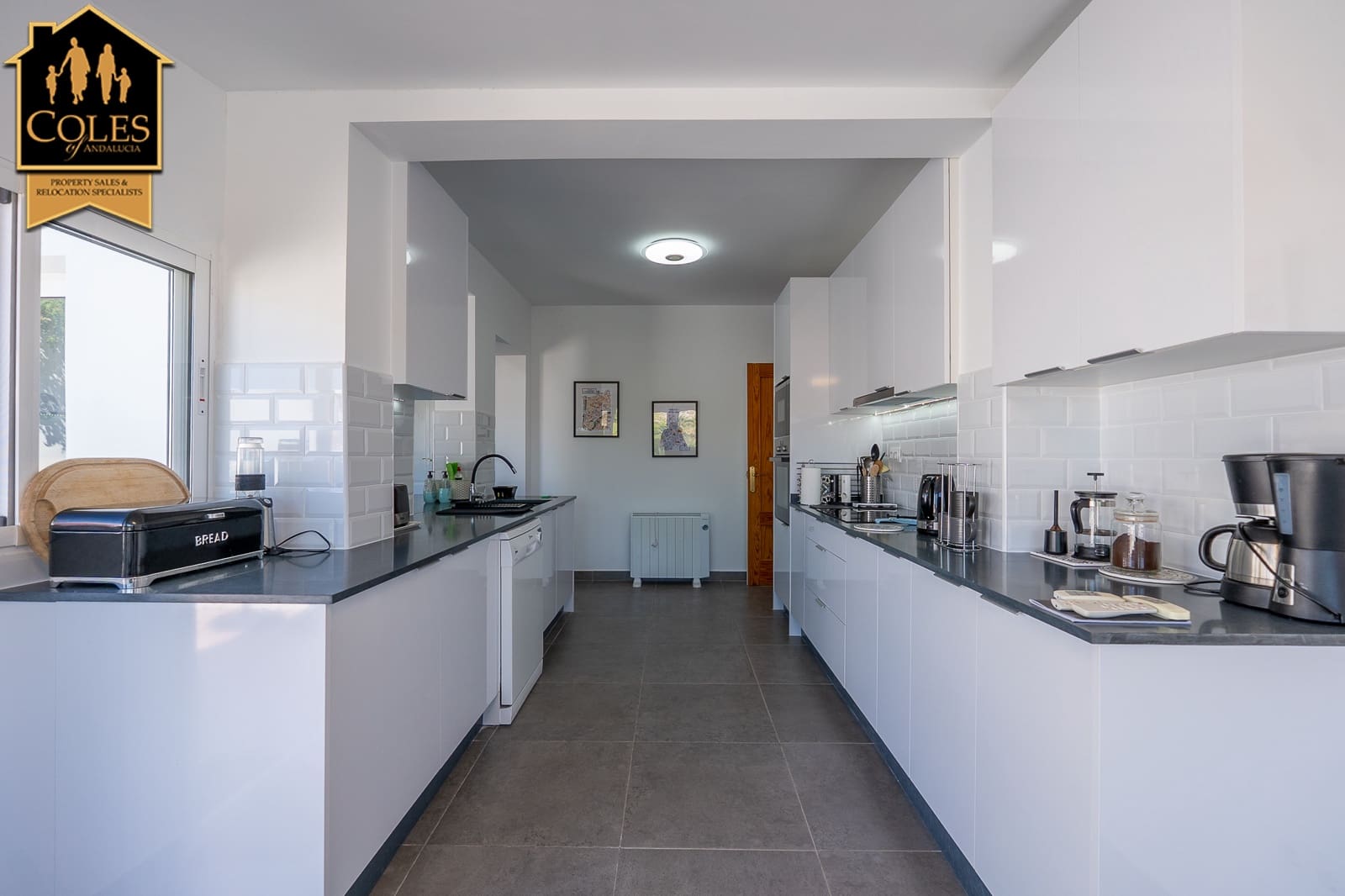 4 bedroom Villa for sale in Arboleas with pool garage - € 299,999 (Ref: 10124728)