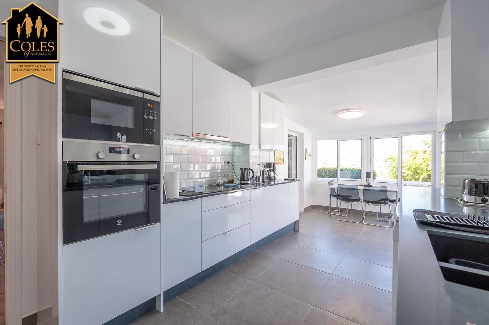 4 bedroom Villa for sale in Arboleas with pool garage - € 299,999 (Ref: 10124728)