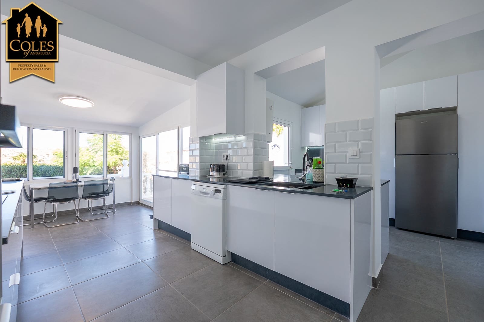 4 bedroom Villa for sale in Arboleas with pool garage - € 299,999 (Ref: 10124728)