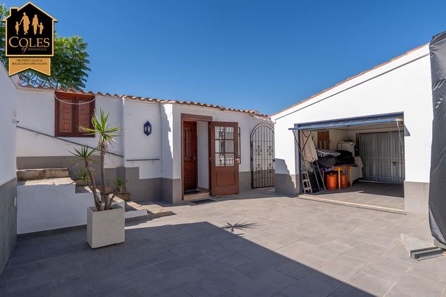 4 bedroom Villa for sale in Arboleas with pool garage - € 299,999 (Ref: 10124728)