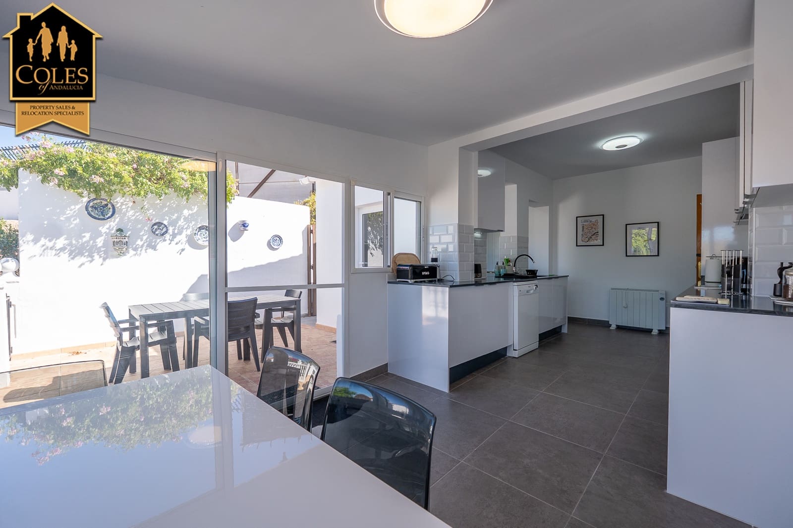 4 bedroom Villa for sale in Arboleas with pool garage - € 299,999 (Ref: 10124728)