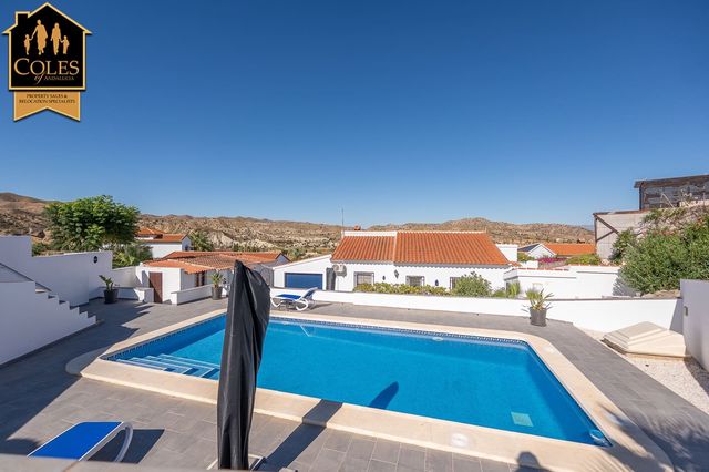 4 bedroom Villa for sale in Arboleas with pool garage - € 299,999 (Ref: 10124728)