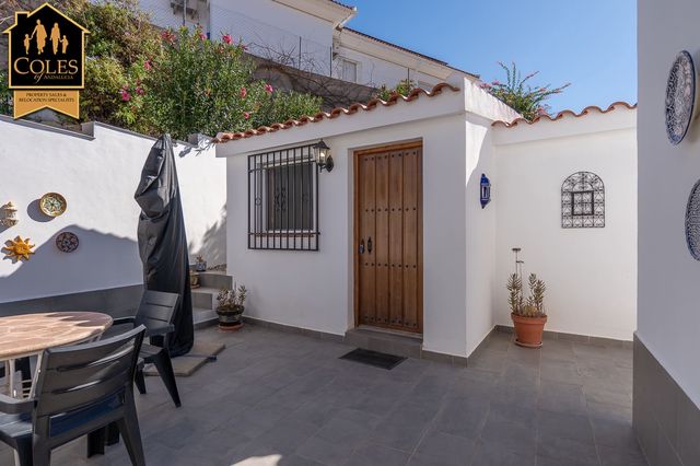 4 bedroom Villa for sale in Arboleas with pool garage - € 299,999 (Ref: 10124728)