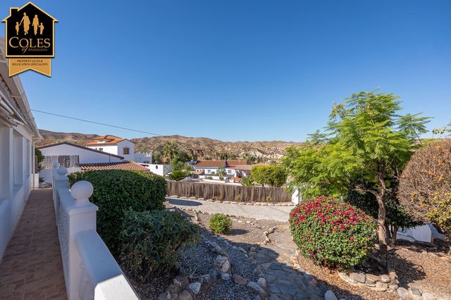 4 bedroom Villa for sale in Arboleas with pool garage - € 299,999 (Ref: 10124728)