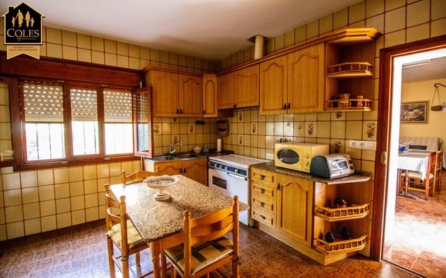 4 bedroom Villa for sale in Cariatiz, Sorbas with garage - € 169,950 (Ref: 7045444)