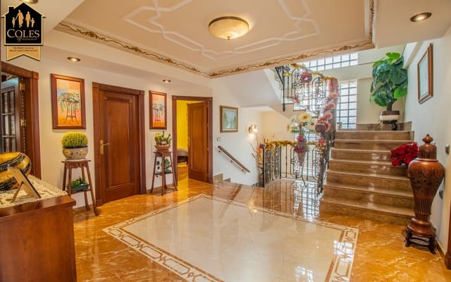 6 soveværelse Villa til salg i Huércal-Overa med garage - € 470.000 (Ref: 7337725)