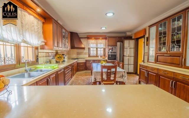 6 soveværelse Villa til salg i Huércal-Overa med garage - € 470.000 (Ref: 7337725)