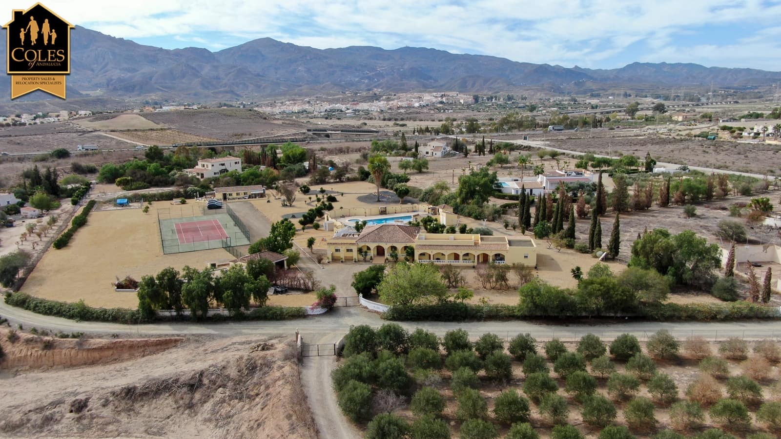 7 soveværelse Villa til salg i Turre med swimmingpool garage - € 925.000 (Ref: 8592492)