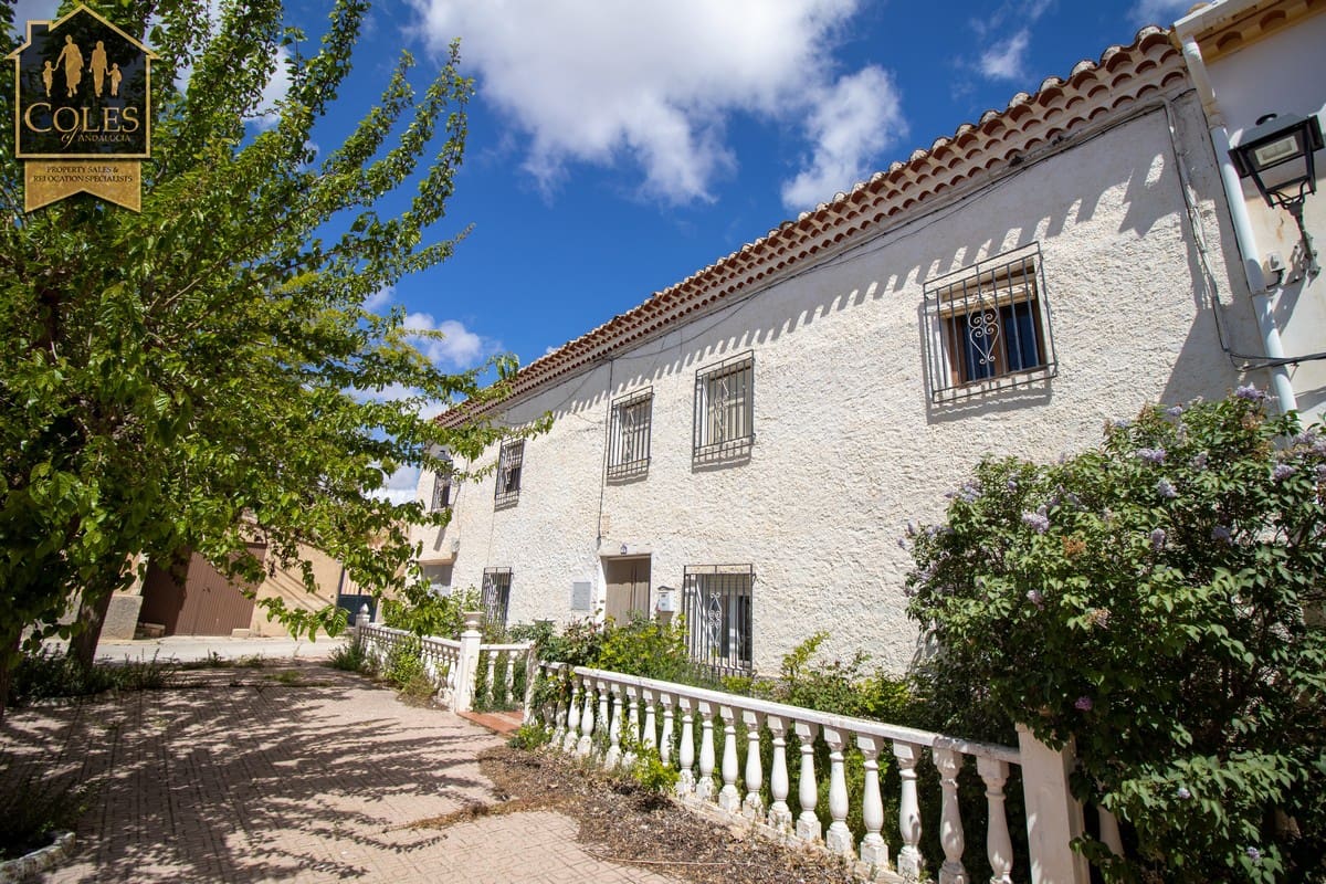 6 makuuhuone Omakotitalo myytävänä paikassa El Contador mukana 
autotalli - 124 950 € (Ref: 8997545)