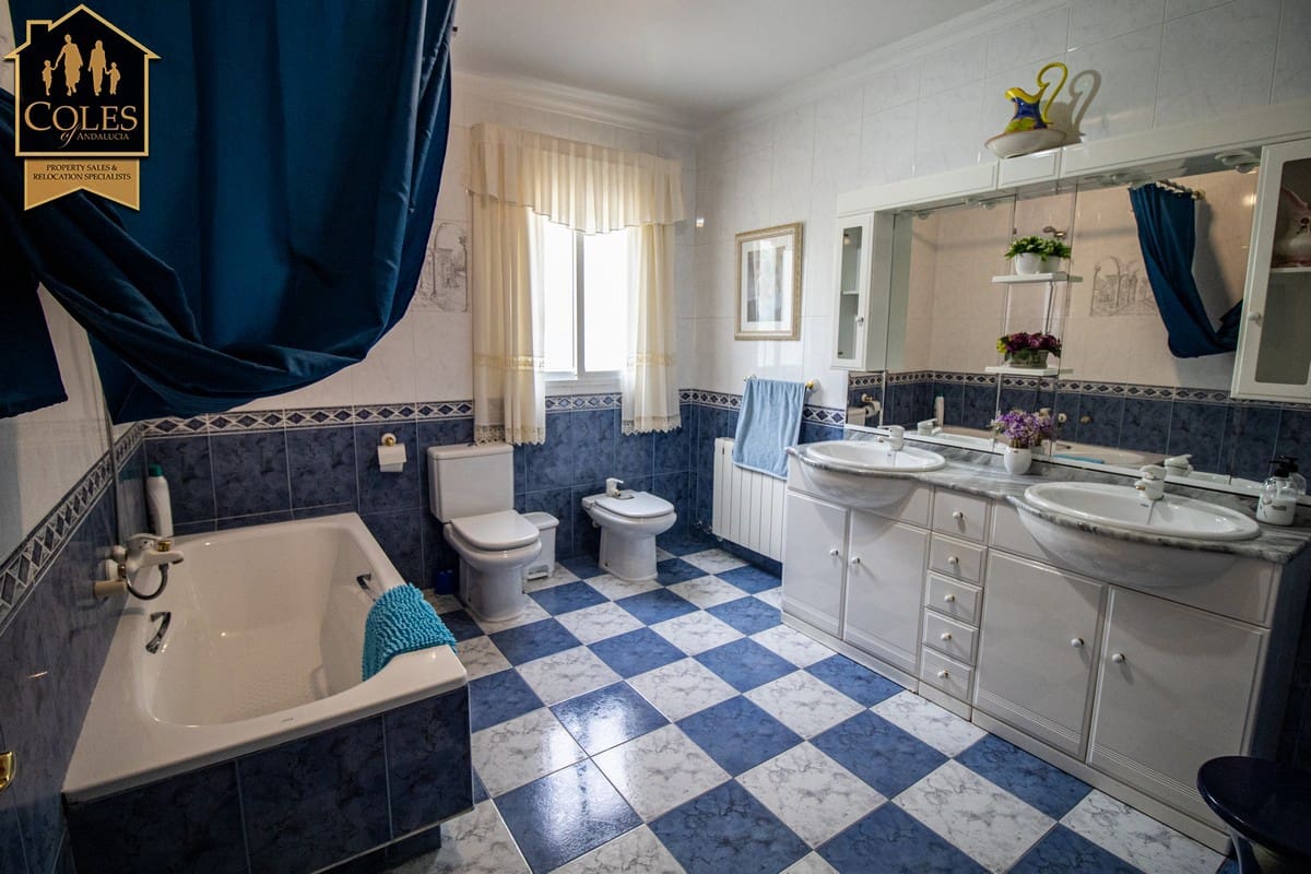 7 soveværelse Finca/Landehus til salg i Velez-Rubio med swimmingpool garage - € 365.000 (Ref: 9023212)